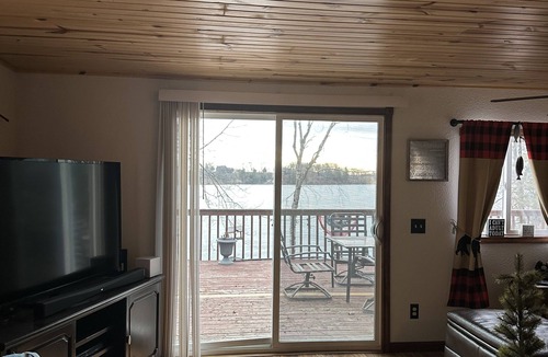 Turtle Lake Cabin | Charming 3-bedroom cabin with WiFi, AC in lovely Upper Turtle Lake.