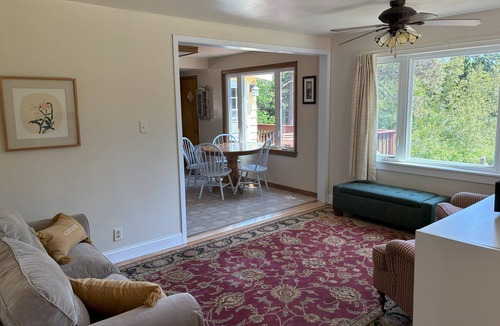 Two Harbors Cottage | Charming 3-bedroom cottage with Lake Superior access near Duluth with WiFi, AC