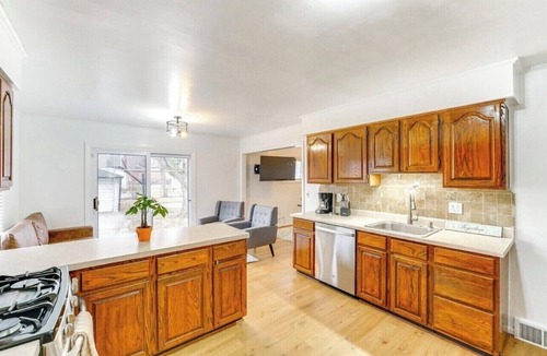 Dearborn Villa | Charming 3-bedroom villa with WiFi and AC in Dearborn