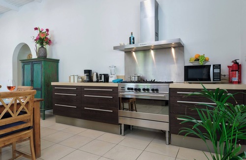 Opal Villa | Charming 3-bedroom villa with WiFi and AC - amazing shaded patio and pool area!