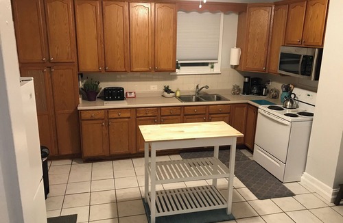 Berkley House | Charming 3-bedroom whole house with yard and secure parking. Close to downtown!