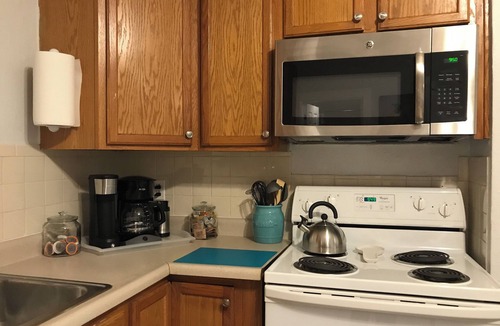 Berkley House | Charming 3-bedroom whole house with yard and secure parking. Close to downtown!