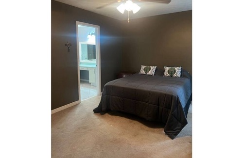 Cullman House | Charming 3 Bedroom with Hot Tub in city limits.