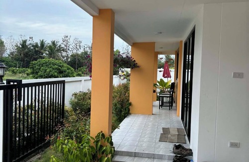 Ban Waen House | Charming 3-BR/2 bath Residence in Chiang Mai—20 mins to the Old City.