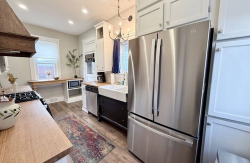 Crafton House | Charming 3 BR 2 bath home 10 minutes to downtown