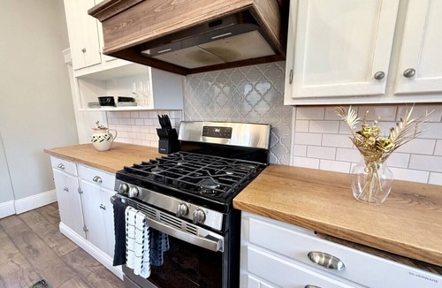 Crafton House | Charming 3 BR 2 bath home 10 minutes to downtown