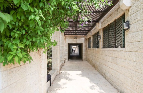 Baka Apartment | Charming 3 BR in Baka w/garden