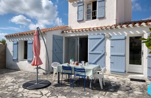 Noirmoutier-en-l'Ile House | Charming 3BR House in Noirmoutier, Close to Beaches, Terrace, Garden, Sleeps 6