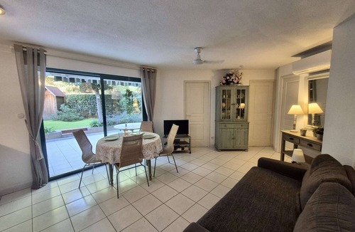 Cavaliere Apartment | Charming 3-Room Apartment in Cavalaire: Sleeps 5, Private Garden, Near Beaches & Shops