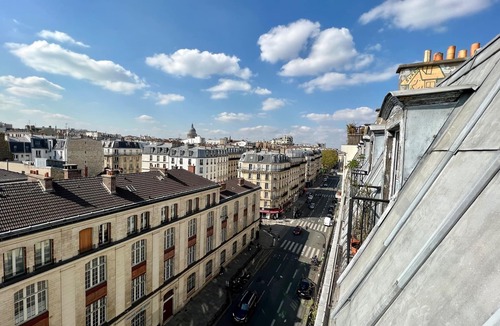 Jardin des plantes Apartment | Charming 3-room apartment in the 5th arrondissement overlooking the roofs of Paris