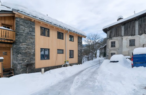 La Perriere House | Charming 3-Star Mountain Chalet – Skiing & Spa Retreat