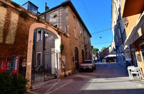 Ravenna Apartment | Charming 38 sqm studio, for 3 people, located on the 2nd floor (attic) of a renovated period building from the 16th century (access only permitted via lift).The property is located in the heart of the historic center of Ravenna (in the restricted traffic