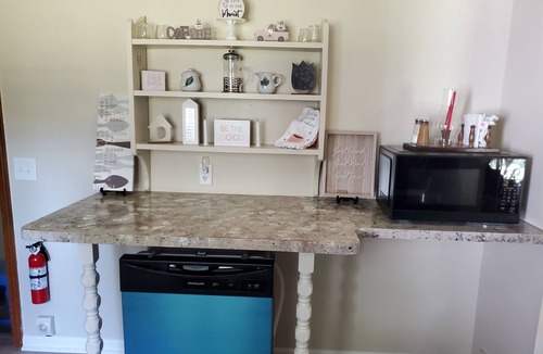 Fredonia House | Charming 3B, 1& 1/2 Bath ranch house. Sleeps 6. Full AC. Near SUNY Fredonia.