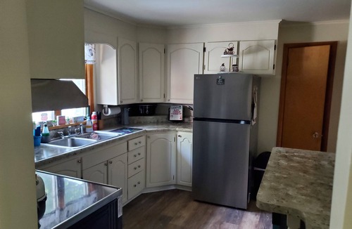 Fredonia House | Charming 3B, 1& 1/2 Bath ranch house. Sleeps 6. Full AC. Near SUNY Fredonia.
