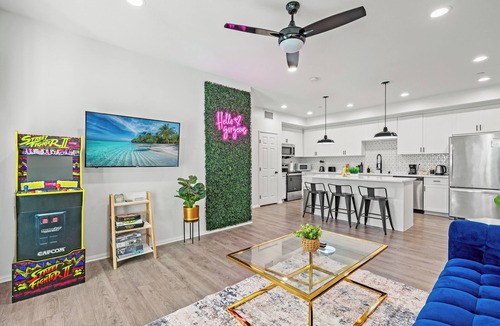 Placentia Apartment | Charming 3BD Apartment Near Disney + Arcade