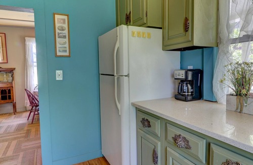 Amenia Cottage | Charming 3bdr Magnolia cottage with seasonal heated pool, AC and WiFi in Amenia
