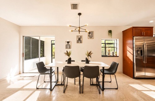 South Lake Villa | ★CHARMING 3BDR VILLA W/PRIVATE POOL & SPACIOUS BACKYARD - 20 min to FIFA!