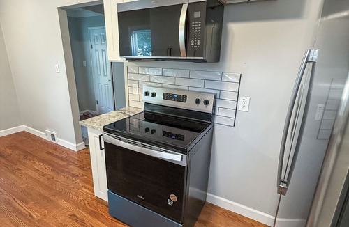 Redford House | Charming 3bed, 20 mins to DTW, Novi, Downtown, in peaceful suburb new renovated!