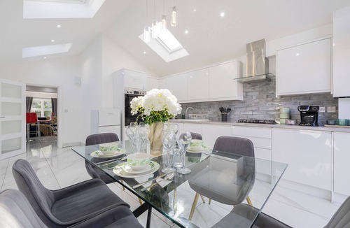 Windsor House | Charming 3Bed 2Bath in Windsor/Near Heathrow - Free Parking