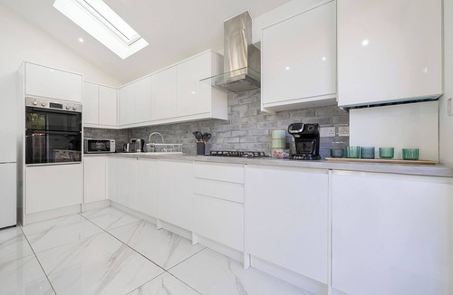 Windsor House | Charming 3Bed 2Bath in Windsor/Near Heathrow - Free Parking