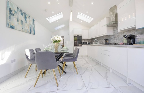 Windsor House | Charming 3Bed 2Bath in Windsor/Near Heathrow - Free Parking