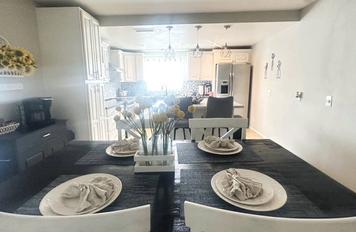 Upland House | Charming 3bedrms Upland house WiFi & AC Laundry PetFriendly near Ontario Airport