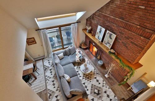 Killington Apartment | Charming 3BR-2BA Condo in Sunrise Village at Ski Resort, Pool, Hot Tub, Sports Center