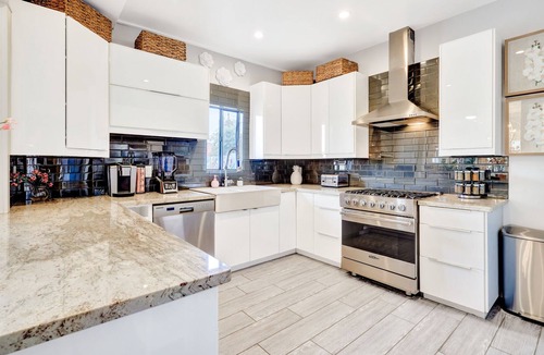 Governmental Mall House | Charming 3BR Bungalow for Bachelorette + Bridal