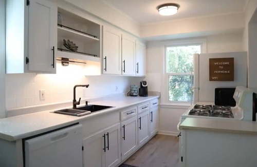 Ferndale House | Charming 3br Bungalow - Park Facing