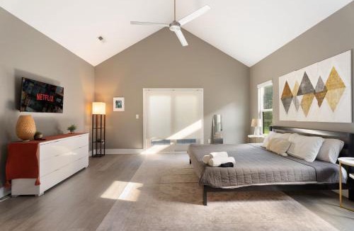 Sugar Creek House | Charming 3BR Charlotte Holiday Home with Patio
