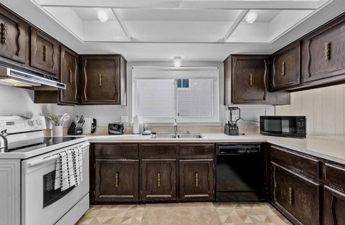Troy House | Charming 3BR home w/yard and fireplace in Troy