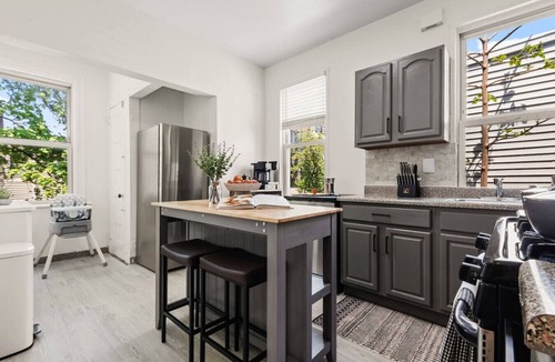 Hoboken House | Charming 3BR sec to Skyline Views - 20 Min to New York City - Near Met Life
