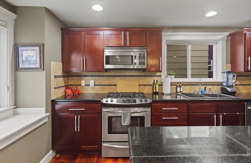 North Delridge House | Charming 3BR Townhome near DT Seattle W/Balcony!