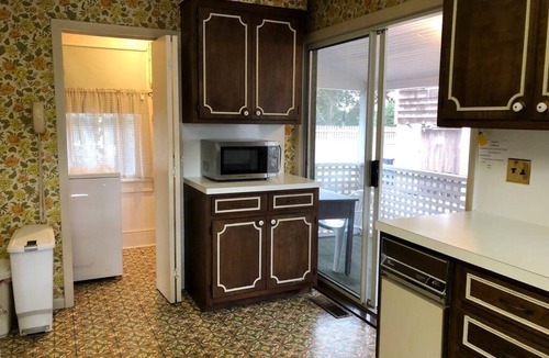 The Pines Cottage | Charming 4-BDR Cottage Just 1 Block from the Beach with A/C & Screened Porches