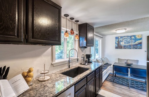 Cascade House | Charming 4 BDRM /1 Bath Home ♠ Mins from Airport