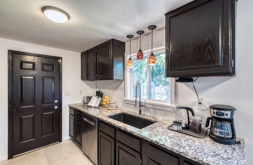 Cascade House | Charming 4 BDRM /1 Bath Home ♠ Mins from Airport