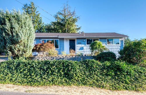 Cascade House | Charming 4 BDRM /1 Bath Home ♠ Mins from Airport