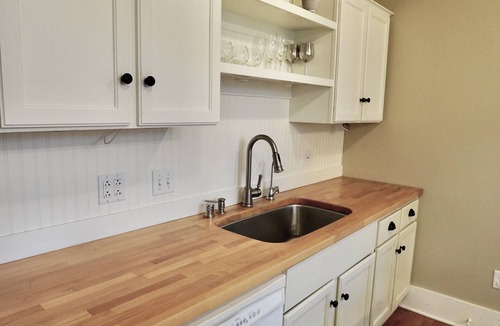 McFarland House | Charming 4 Bed, 2.5 Bath home minutes from Madison perfect for any occasion.