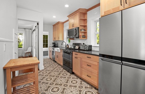 Highlands House | Charming 4 bed 2 bath home in cute neighborhood