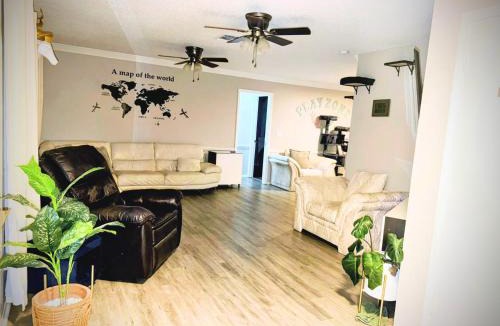 Beacon Woods East House | Charming 4 bed 3 bath single family home in Hudson