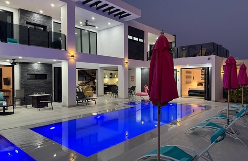 Diamond Valley Villa | Charming 4-bedroom villa with WiFi, AC in fabulous Diamond Valley