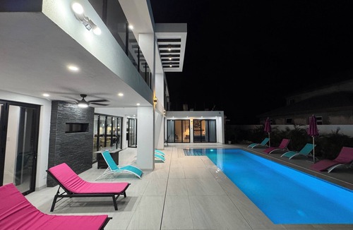 Diamond Valley Villa | Charming 4-bedroom villa with WiFi, AC in fabulous Diamond Valley