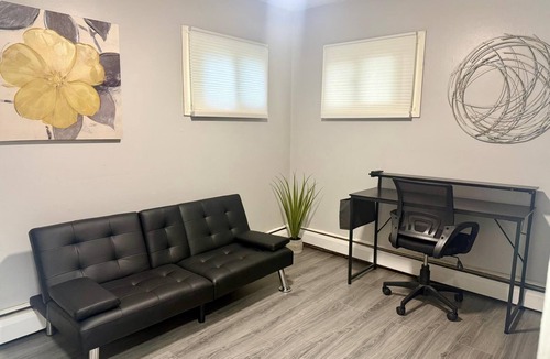 Silver Lane House | Charming 4-bedroom house with AC in East Hartford