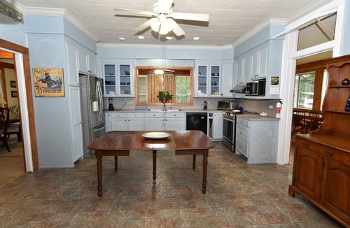 Moncks Corner House | Charming 4-bedroom Farmhouse in Moncks Corner
