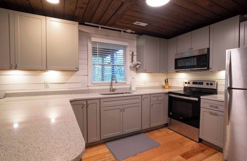 Mount Jackson Cabin | Charming 4-bedroom cabin near Bryce Resort