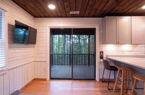 Mount Jackson Cabin | Charming 4-bedroom cabin near Bryce Resort