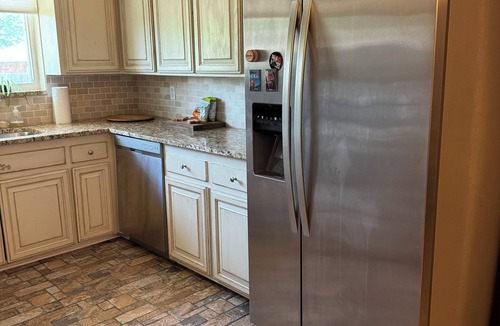 Central Oklahoma City House | Charming 4-bedroom house w/ fitness equip, art station, & WiFi in Oklahoma City