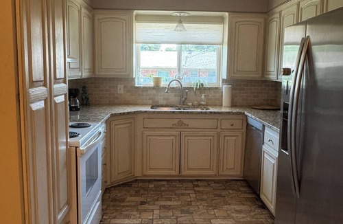 Central Oklahoma City House | Charming 4-bedroom house w/ fitness equip, art station, & WiFi in Oklahoma City
