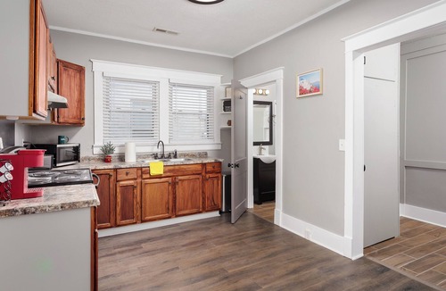 North Florence House | Charming 4-bedroom 3bath house in terrific Florence with WiFi, AC