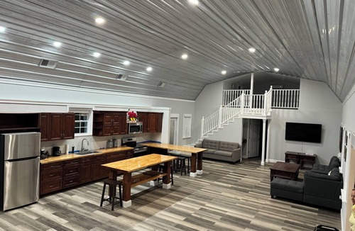 Elberta House | Charming 4-bedroom barndominum in Elberta with AC, WiFi, 5 miles from boat ramp